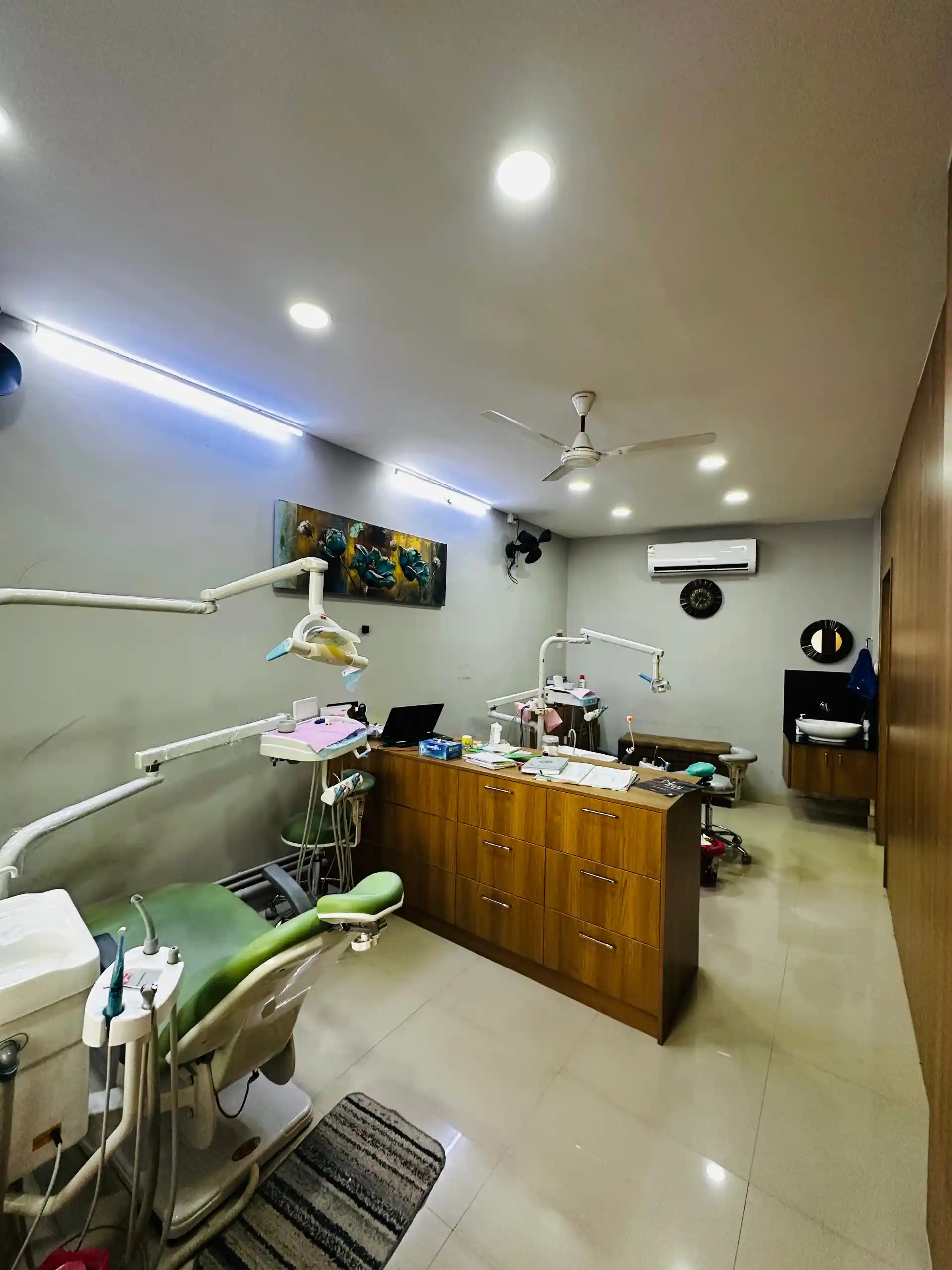 Dr. Henry's Dental Clinic - South Vazhakulam, Ernamkulam