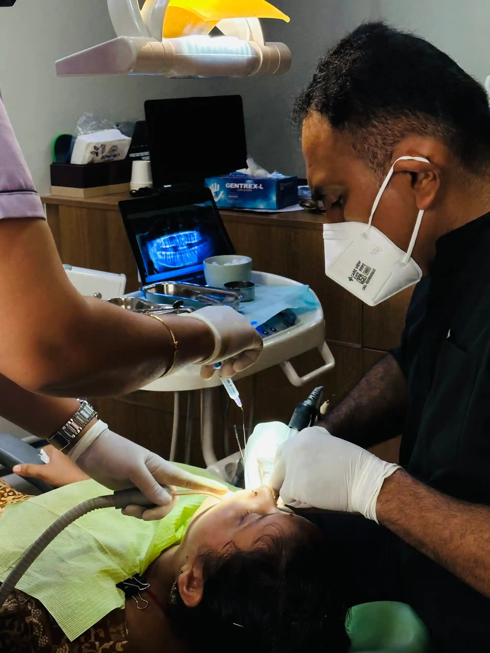 Dr. Henry's Dental Clinic - South Vazhakulam, Ernamkulam