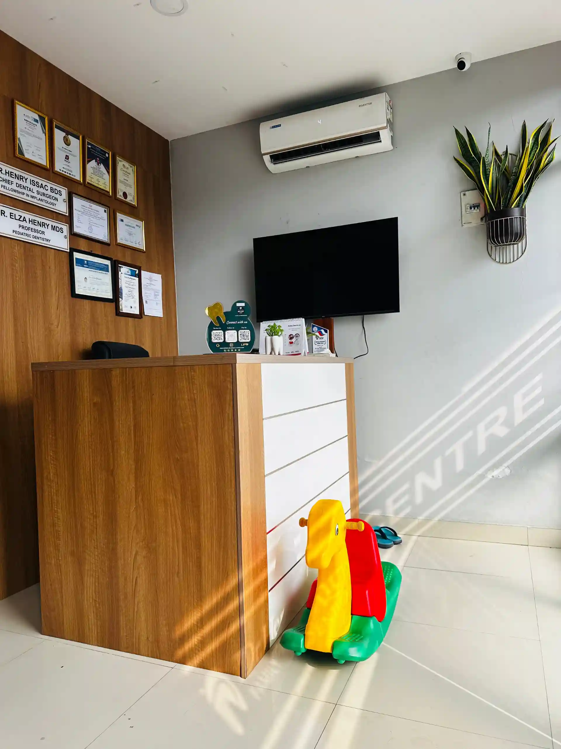 Dr. Henry's Dental Clinic - South Vazhakulam, Ernamkulam