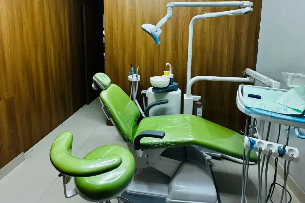 Dr. Henry's Dental Clinic - South Vazhakulam, Ernamkulam